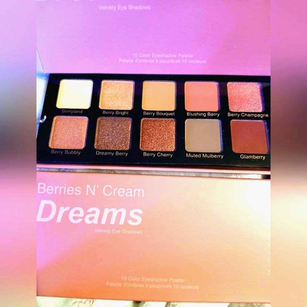 Violet Voss! Berries and creameyeshadow pallett